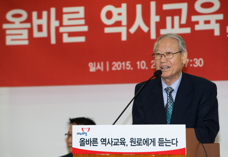 송복 연세대 명예교수가 22일 국회 의원회관에서 새누리당 역사교과서개선특위 주최로 열린 ‘올바른 역사교육, 원로에게 듣는다‘ 에서 강연하고 있다. 연합뉴스 