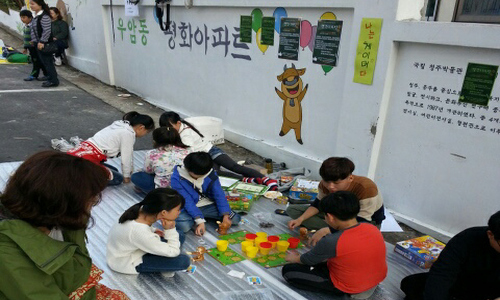 지난 24일 열린 청소년 놀이터 ‘놀자’의 창립총회는 지역주민과 청소년들이 함께 모여 즐기는 마을축제로 진행됐다.   놀자 제공