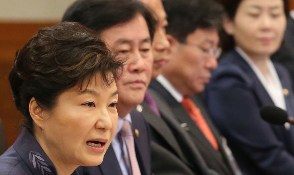 박근혜 대통령이 10일 청와대에서 열린 국무회의에서 모두발언하고 있다. 연합뉴스
