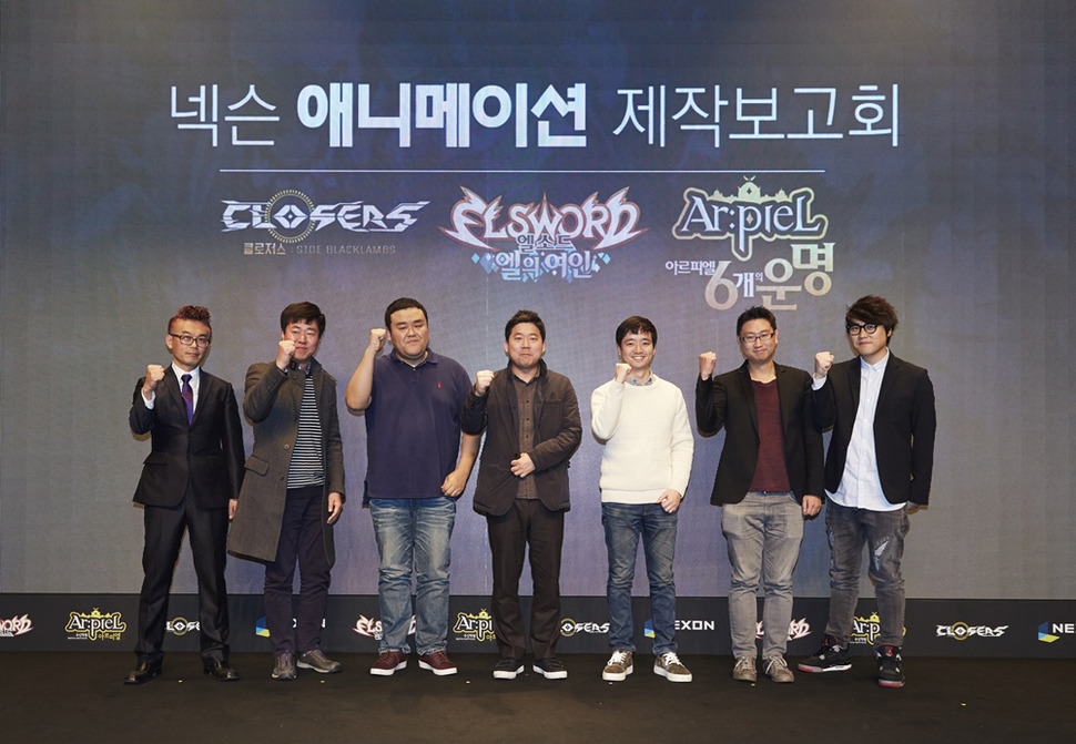 26일 경기 판교 넥슨 본사에서 열린 ‘넥슨 애니메이션 제작 보고회’에서 디알무비 김동준 감독(사진 왼쪽부터), 염홍원 넥슨 KOG실장, 레드독컬처하우스 배기용 감독, 김용대 넥슨 사업본부장, 김성태 넥슨 영상팀장, 스튜디오애니멀 조경훈 대표, 최성욱 넥슨 CT실장이 인사를 하고 있다. 넥슨 제공.