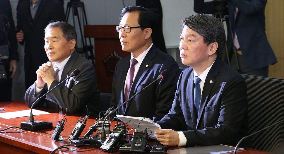 안철수 무소속 의원이 21일 오전 국회 의원회관에서 신당 창당 계획을 발표하고 있다. 김경호 선임기자 jijae@hani.co.kr