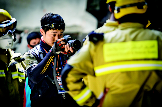 이승수씨는 지난 4월 네팔 지진 참사 구조 활동에 참여했다. 방송대에 다니면서 드론을 이용해 새로운 시각의 다큐멘터리 영화를 만들겠다는 꿈도 품게 됐다. 이승수씨 제공