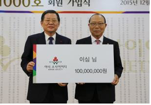 오른쪽이 이심 대한노인회장