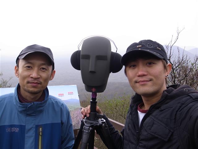 인간의 머리 형상을 본뜬 녹음 장치 ‘더미헤드’.
