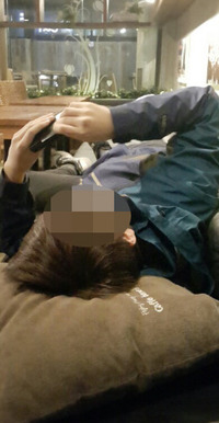 <b>8일 새벽 1시, 카페3층</b> 지난해 여름 집을 나온 지성이는 제 집인냥, 카페 소파에 놓인 소품 쿠션을 베고 누워버렸다.