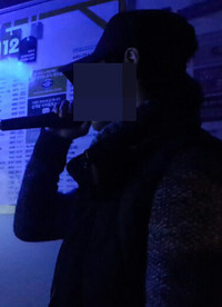 <b>8일 새벽 2시, 동전노래방</b> 카페가 지루해진 지성이와 민재는 인근의 무인 동전노래방에 갔다. 아이들은 500원짜리 동전 3개를 넣고 20분간 노래 6곡을 불렀다.