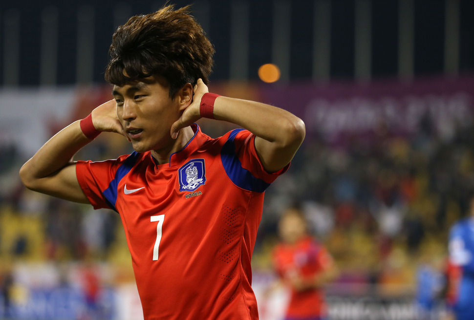 13일 오후(현지시간) 카타르 도하 카타르SC 스타디움에서 열린 2016 아시아축구연맹(AFC) U-23 챔피언십 C조 예선 한국 대 우즈베키스탄 경기. 한국 문창진이 추가골을 넣은 후 기뻐하고 있다. 연합뉴스