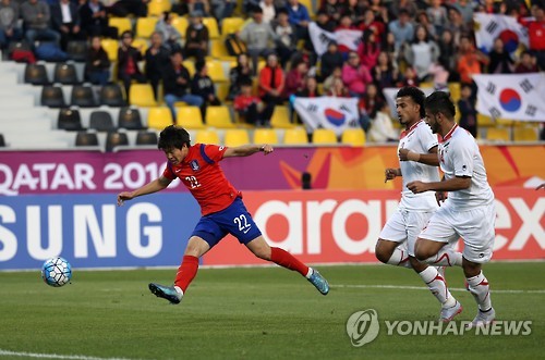 16일 오후(현지시간) 카타르 도하 카타르SC 스타디움에서 열린 2016 아시아축구연맹(AFC) U-23 챔피언십 C조 예선 예멘 대 대한민국 경기. 한국 권창훈이 첫 골을 넣고 있다. 연합뉴스