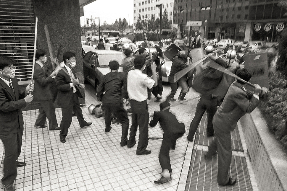 1992년 6월 22일, 민자당 점거. 민족사진연구회 제공