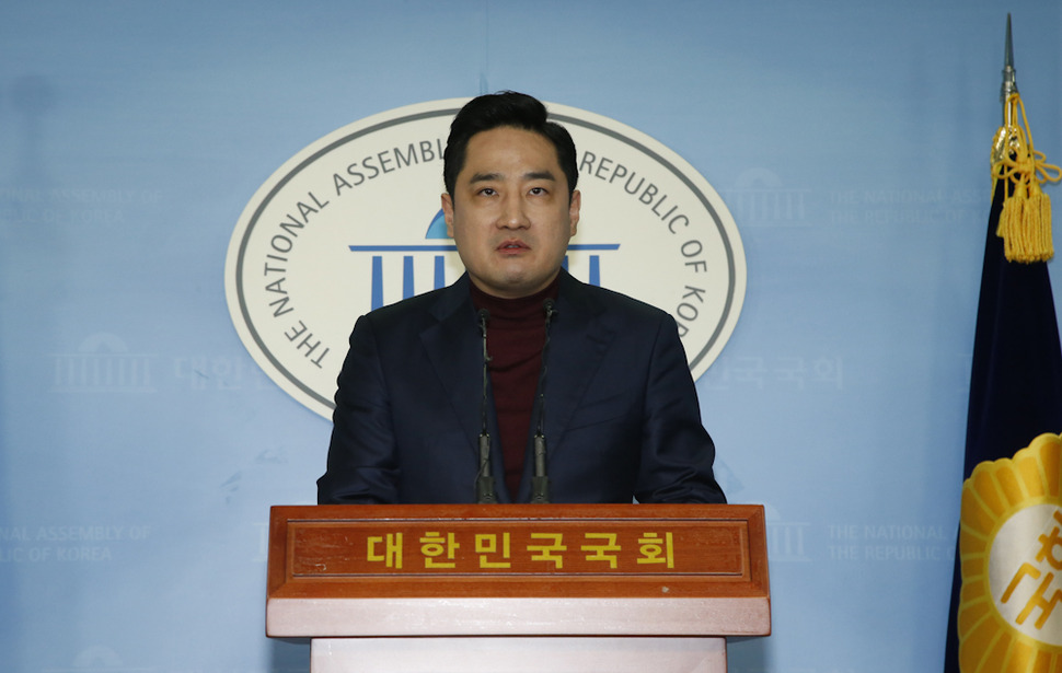 강용석 전 의원이 지난달 31일 오후 국회 정론관에서 제20대 총선에 서울 용산에 출마하겠다고 밝히고 있다. 이정아 기자 leej@hani.co.kr