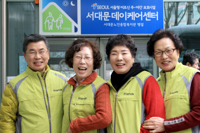 시립서대문노인종합복지관 프렌즈봉사단 단원들인 정영식, 김열래, 박상희, 윤정화씨(왼쪽부터).