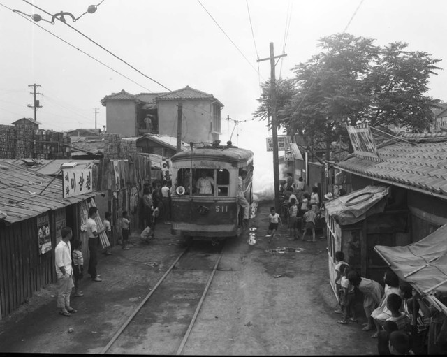 1966년 주택가를 달리는 노면 전차