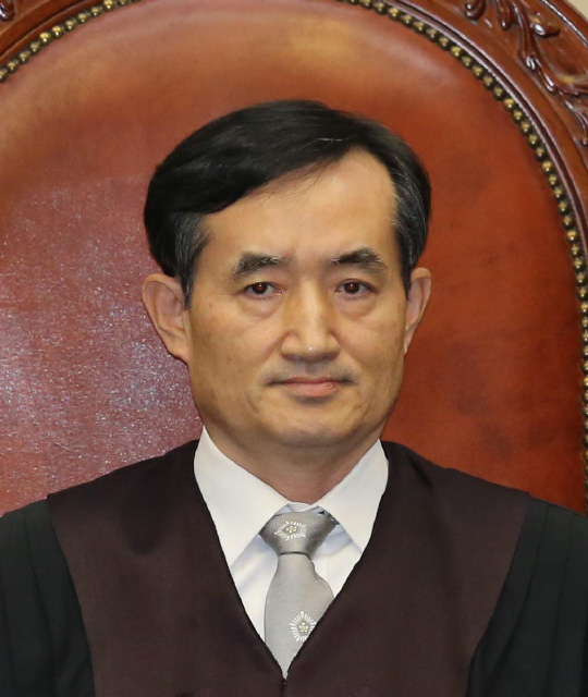 신영철 전 대법관