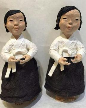 위안부 할머니 위한 닥종이 인형. 사진 한지문화연대 제공 