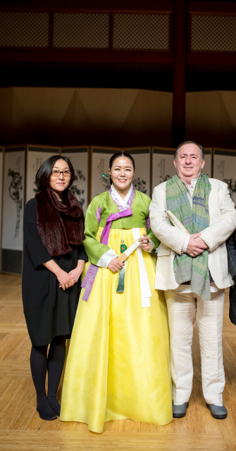 한유미 대표(가운데), 에르베 페조디에 박사(오른쪽). 사진 소을소리판 제공 