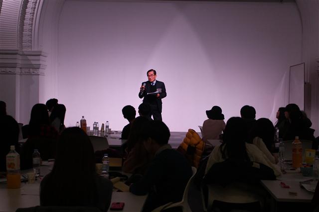 지난달 26일 서울시청 지하 시민청에서 열린 ‘교육 콘퍼런스 위기’에서 박도순 고려대 명예교수가 강연하고 있다.