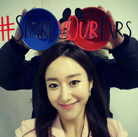 그릇을 활용해 미니마우스로 변신한 모습을 인스타그램에 올린 배우 전혜빈씨