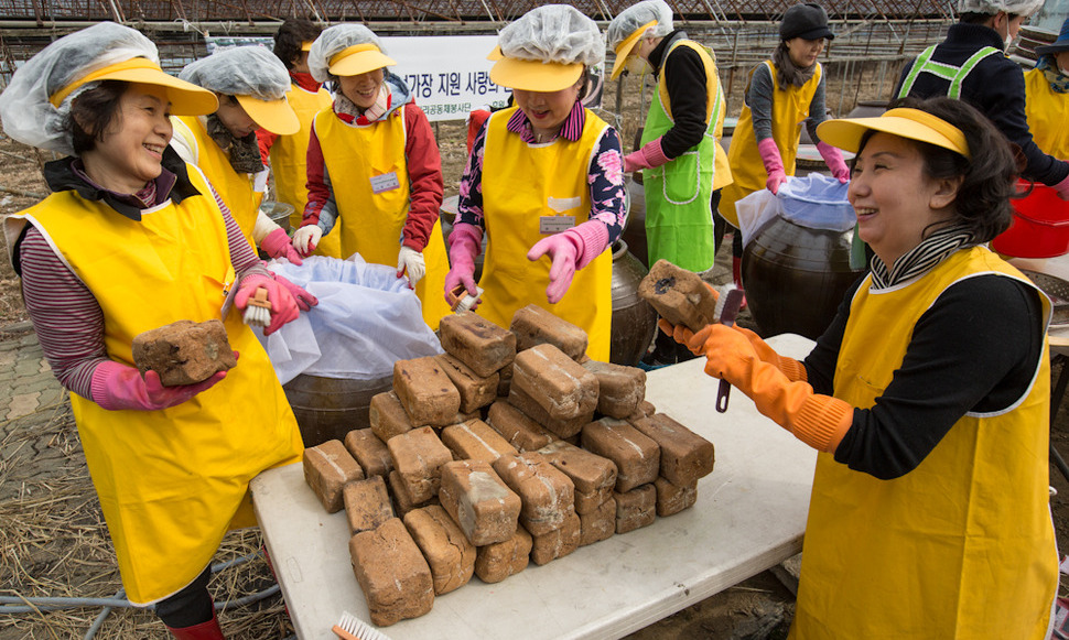 [포토] 사랑을 담아 된장·간장 만들어요