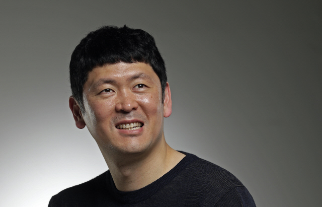 2015~2016 프로농구 정규리그 우승과 챔피언전 준우승을 한 추승균 전주 케이씨씨(KCC) 감독이 지난 8일 한겨레신문사에서 다음 시즌 구상을 밝히고 있다.  이정용 선임기자 lee312@hani.co.kr