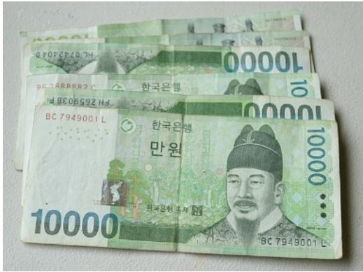 신순화씨 아이 셋이 지난해 어린이날 지진으로 고통받는 네팔 어린이들을 위해 기부한 6만원. 신순화씨 제공