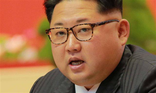 8일 조선중앙통신이 “6~7일 평양 4·25문화회관에서 조선노동당 제7차 대회가 이틀 동안 열렸다”며 이 대회에 참석한 김정은 노동당 제1비서의 사진을 보도했다.  연합뉴스