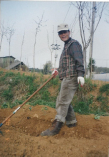 고문 후유증으로 평생 시달린 심진구씨는 그림을 그려 생계를 이어가기도 했다. 심씨는 췌장암 말기 판정을 받은 지 40여일이 지난 2014년 11월 숨졌다. '한겨레' 자료사진