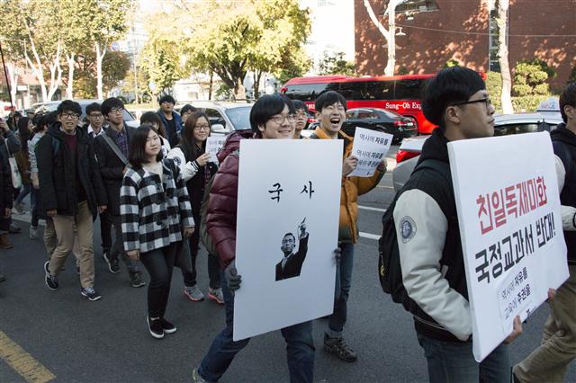 젊음, 시위에도 웃음이 있다 (성시호/한양대)