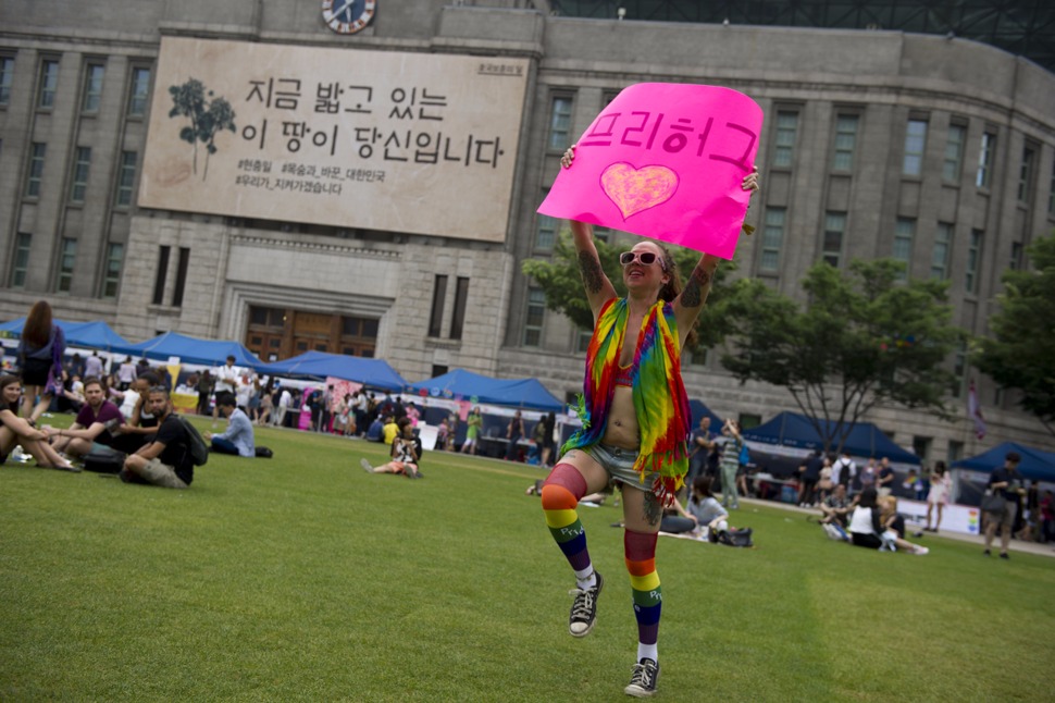 우리가 밟고 있는 이 땅은 우리가 자신으로서 자유롭게 설 수 있는 땅이어야 합니다. 임진실(Truth Leem)/사진가