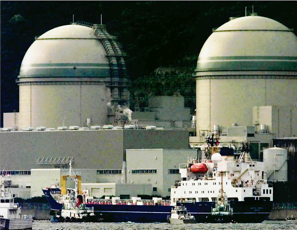 일본에서 ‘원전 40년’ 기준을 깨게 된 다카하마 원자력발전소.  <한겨레> 자료사진