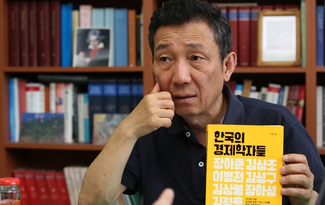 김상봉 교수는 연대를 위해서 한국 현실에 대한 진단과 처방을 말하는 책 읽기를 권한다.