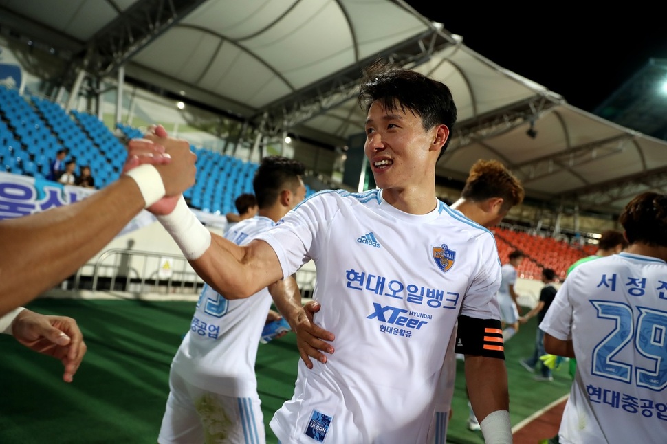 26일 열린 성남FC와의 경기에서 막판 페널티 골을 성공시켜 팀을 3위로 끌어올린 울산 현대의 김태환.   한국프로축구연맹 제공