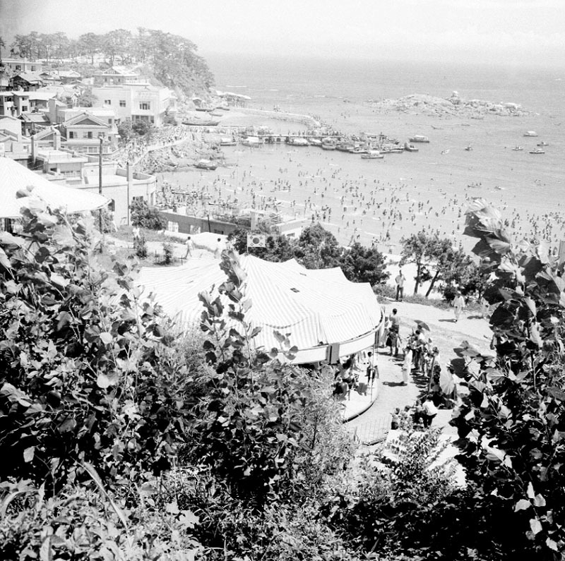 1962년 부산 송도해수욕장 풍경.
