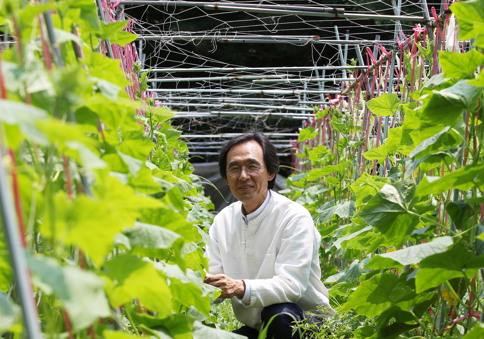 이주연 산마루교회 담임목사는 노숙인들의 문제가 경제적인 어려움이 아니라 마음의 문제라고 여기고, 생명을 다루는 정직한 ‘농사’가 마음의 상처를 치유하는 데 적합하다고 생각했다. 이 목사는 쓰레기장이었던 산비탈을 농장으로 바꾸어 노동의 기쁨을 노숙인들에게 선물했다.