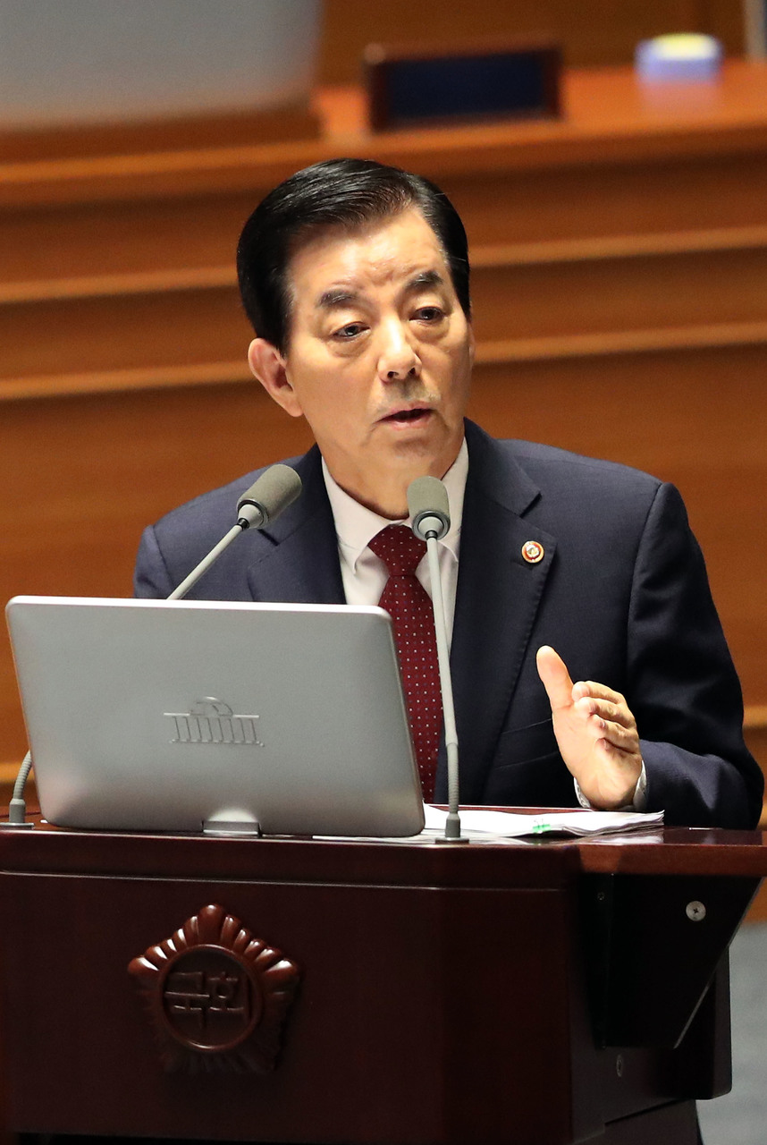 답변하는 한민구 국방부 장관     (서울=연합뉴스) 이정훈 기자 = 한민구 국방부 장관이 20일 오전 국회 본회의장에서 열린 사드 관련 긴급현안 질문에서 답변하고 있다. 2016.7.20     uwg806@yna.co.kr/2016-07-20 14:01:49/ <저작권자 ⓒ 1980-2016 ㈜연합뉴스. 무단 전재 재배포 금지.>