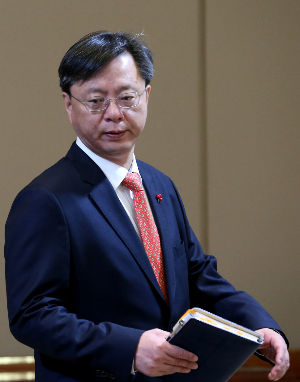 우병우 민정수석이 지난 7월 28일 청와대에서 열린 수석비서관회의에 참석하고 있다. 연합뉴스