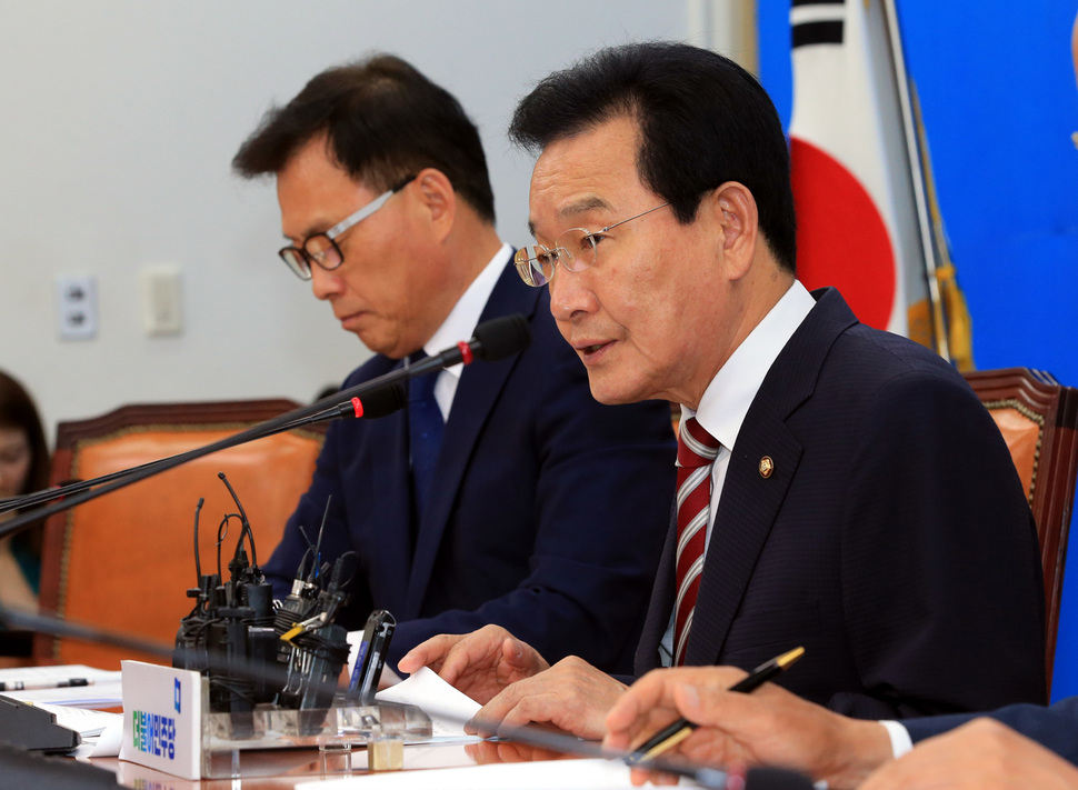 변재일 더불어민주당 정책위의장이 2일 오전 국회 본청 당 원내대표 회의실에서 세법개정 관련 기자간담회를 하고 있다. 김태형 기자 xogud555@hani.co.kr