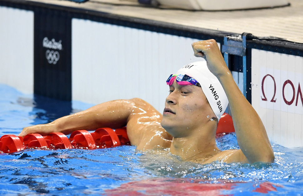 중국 쑨양이 6일 오후(현지시각) 브라질 리우데자네이루 바하 올림픽 수영장에서 400m 예선 경기 후 주먹을 쥐고 환호하고 있다.  리우데자네이루/올림픽사진공동취재단