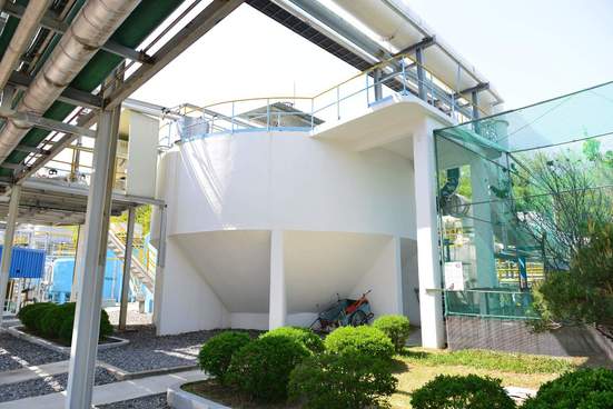 한국이네오스 스티롤루션 공장 안 침전탱크의 기존 모습.