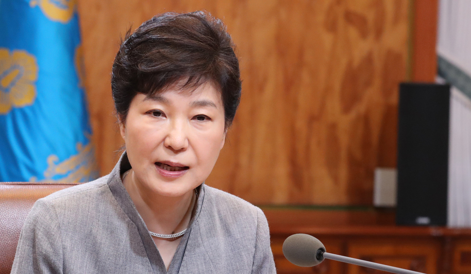 박근혜 대통령이 8일 오전 청와대에서 열린 수석비서관회의에서 발언하고 있다. 연합뉴스
