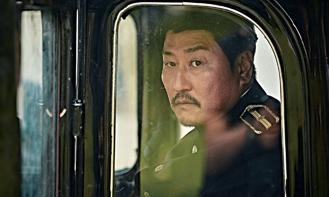 ‘밀정’ 관객 400만 돌파…추석연휴 극장가 흥행질주