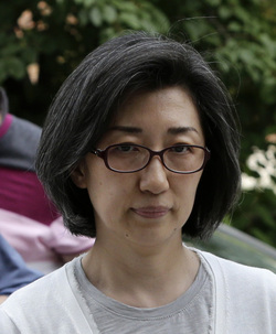 최은영 전 한진해운 회장(현 유수홀딩스 회장)이 6월14일 오전 영장실질심사를 받기 위해 서울남부지방법원에 들어서고 있다. 김명진 기자 littleprince@hani.co.kr