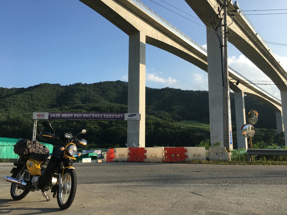 서울로 돌아오는 길, 동홍천~양양 고속도로 공사 현장을 지났다. 또 얼마나 많은 나무가 잘려나갔을까? MOLA 제공