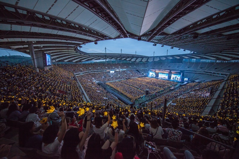 빅뱅 데뷔 10주년 콘서트가 20일 서울 상암동 월드컵 경기장에서 열렸다.  와이지엔터테인먼트 제공