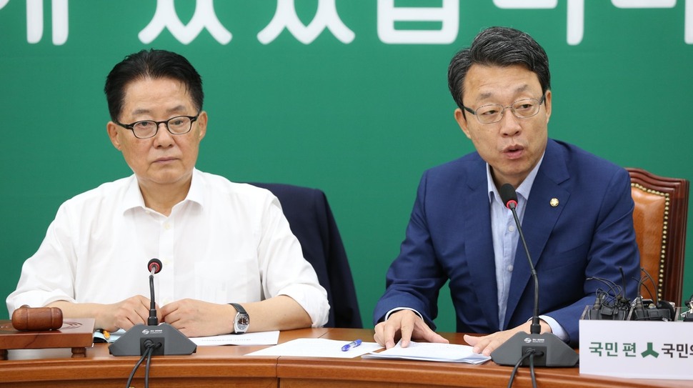 김성식 국민의당 정책위의장이 25일 오전 국회에서 열린 원내정책회의에서 발언하고 있다. 강창광 기자 chang@hani.co.kr