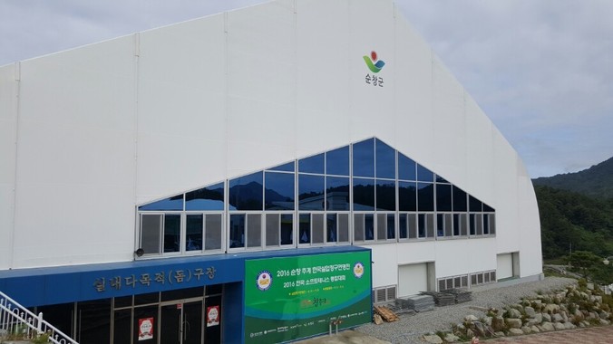 8개면 코트를 갖추고 있는 순창군 실내다목적구장