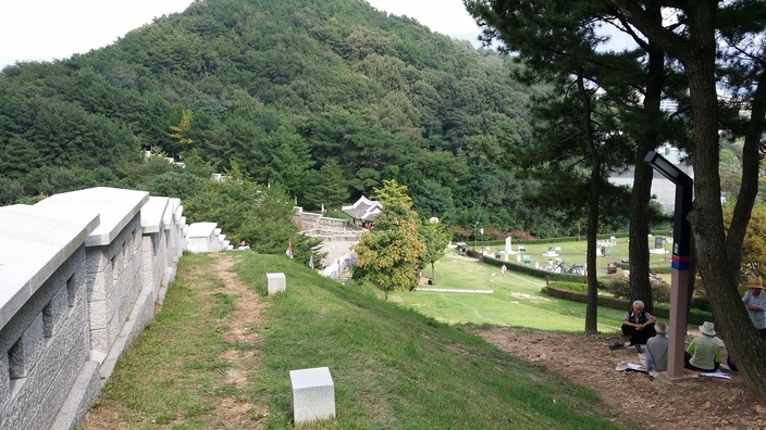 동래읍성 안쪽에서 바라본 북문 모습. 사진 오른쪽으로 장영실 과학 동산이 보인다. 김영동 기자