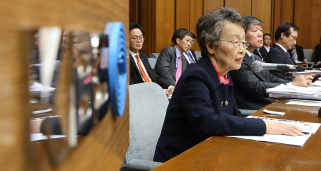 이인호 <한국방송> 이사장이 지난 2014년 국회 미래창조과학방송통신위원회 국정감사에 참고인 자격으로 출석해 의원들의 질의에 답하고 있다. 이정우 선임기자 woo@hani.co.kr
