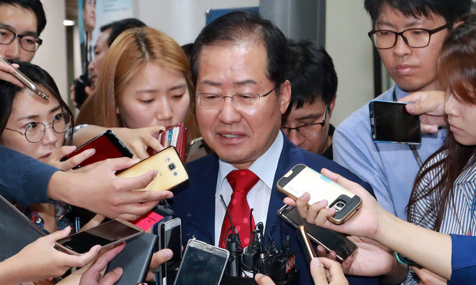 ‘성완종 리스트’ 1심 실형 뒤 홍준표  “재판으로 정치 일정이 다소 엉켰다”