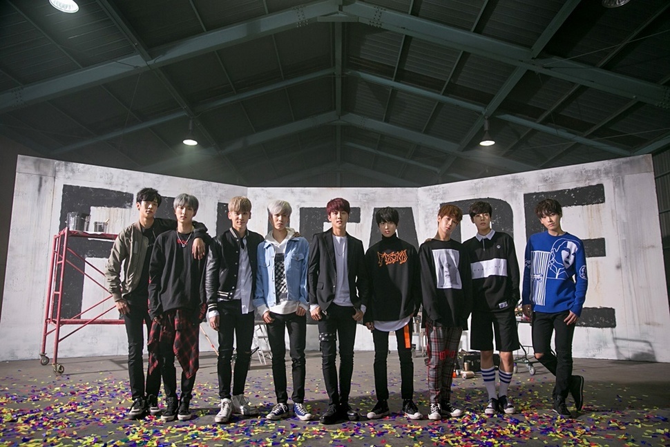 SF9이 5일 쇼케이스를 열었다. 왼쪽부터 로운, 주호, 태양, 휘영, 영빈, 찬희, 다원, 재윤, 인성. 에프엔씨엔터테인먼트 제공