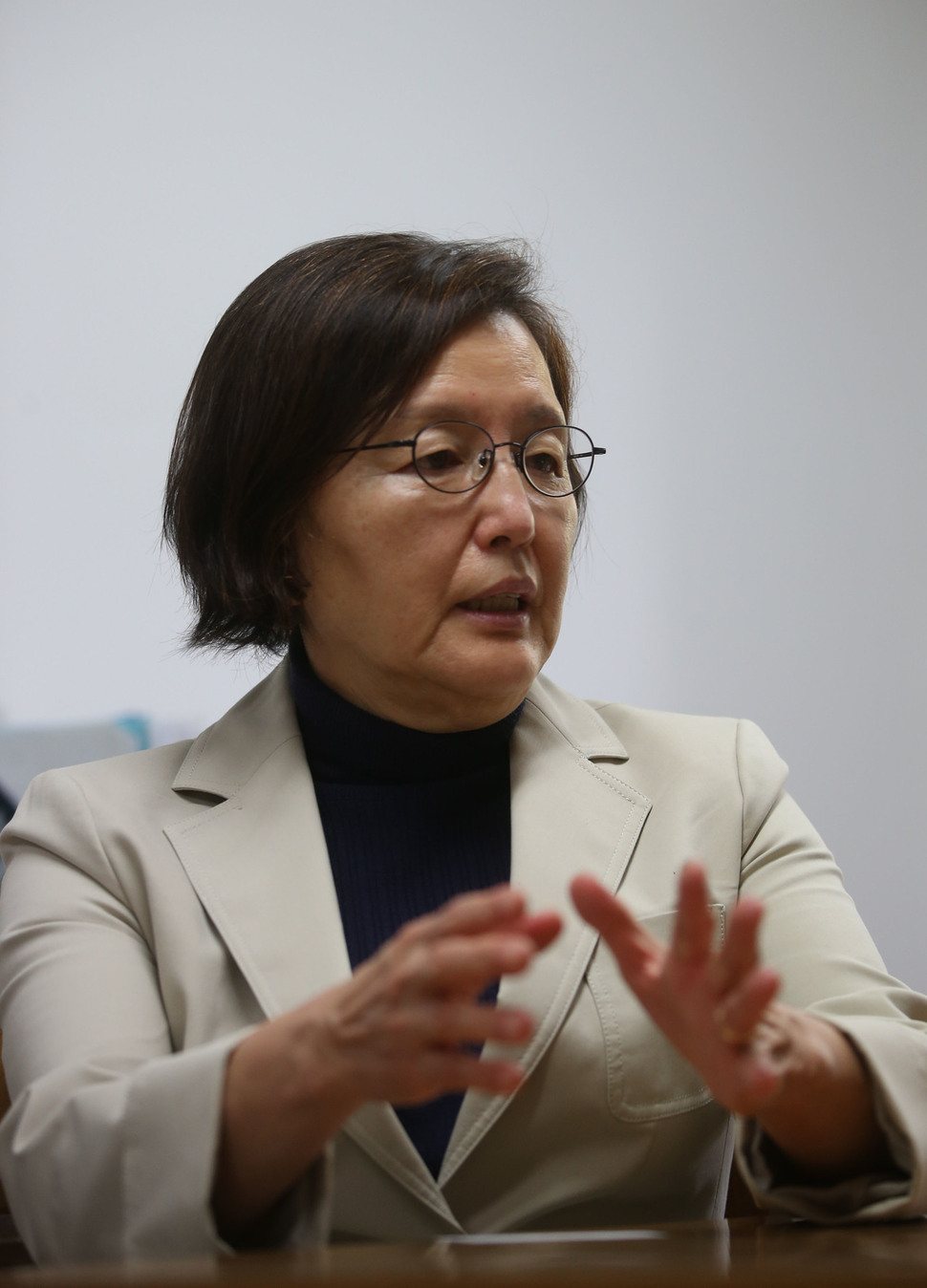 김혜숙 이화여대 교수협의회 공동회장이 18일 오후 서울 서대문구 이화여대 사무실에서 최순실씨의 딸 정유라씨 입학 및 학점관리 의혹에 대해 말하고 있다. 신소영 기자 viator@hani.co.kr